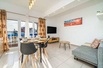 Sunlit Balcony & Open Space Flat by HostWise photo 2