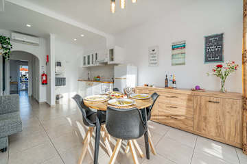 Sunlit Balcony & Open Space Flat by HostWise photo 4