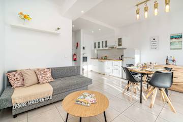 Sunlit Balcony & Open Space Flat by HostWise photo 5