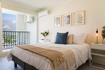 Chic Ñuñoa Apt: 2BR, 2BA, Sleeps 5, Balcony