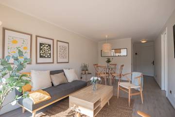 Stylish 1BR Apt Oasis Steps from Costanera Center
