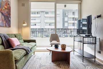 Chic 2BR Apt in Providencia with Pool & Gym