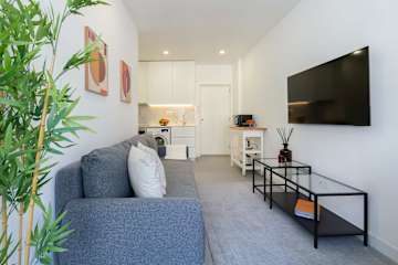 Bright & Cozy Apartment by HostWise photo 4
