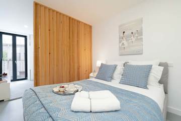 Modern & Open Flat with Balcony by HostWise photo 2