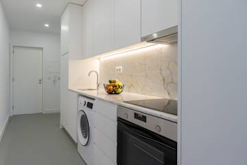 Modern & Open Flat with Balcony by HostWise photo 5