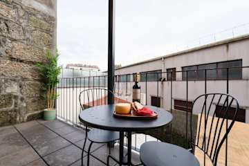 Modern & Open Flat with Balcony by HostWise photo 4