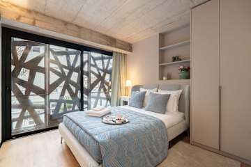 4 Panoramic Balcony Living Flats by HostWise