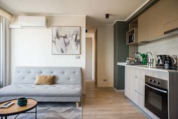 Chic Nunoa Apt Cozy Stay for 5 Balcony