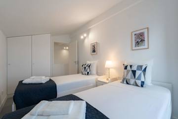 Spacious & Modern Flat with Balcony by HostWise photo 4