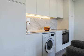 Spacious & Modern Flat with Balcony by HostWise photo 5