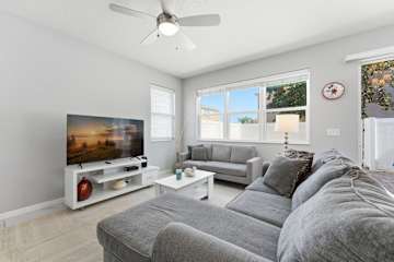 Casa de 4 dormitorios en Compass Bay – foto 1