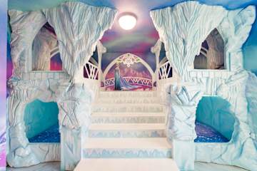 Grand 8BR Villa by Disney | Pool and Games Room