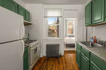 Photo #9 of Williamsburg Gardens | 3BR floor-through Unit with Private Yard