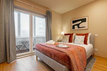 Elegant Modern Flat with Balcony by HostWise photo 2