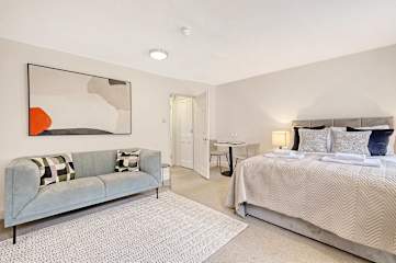 The Aspen at Redwood Court photo 2