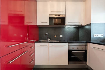 Modern Flat with Balcony & Garage by HostWise photo 4