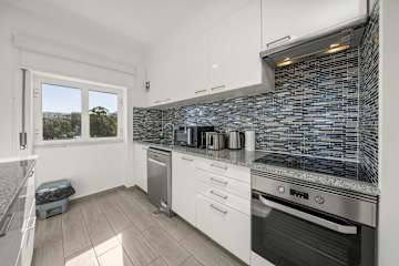 Elegant Flat with Balcony in Lagos by HostWise photo 4
