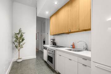 Photo #3 of Washington V | Charming Gold Coast 1BR Loft