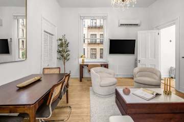 Photo #6 of Washington V | Charming Gold Coast 1BR Loft