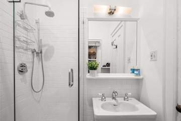 Photo #8 of Washington V | Charming Gold Coast 1BR Loft