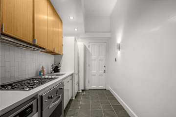 Photo #11 of Washington V | Charming Gold Coast 1BR Loft