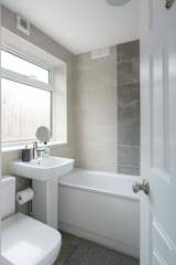 Spacious Coventry House: WiFi, Parking, Great for Groups