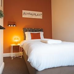 Spacious Coventry House: WiFi, Parking, Great for Groups