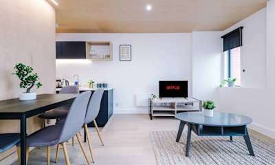 Modern 2BR Apartment with Wifi in Manchester