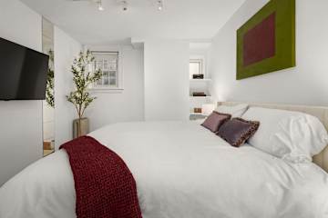 Photo #4 of Washington I | Historic Gold Coast 1BR