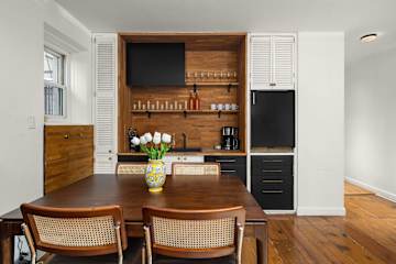 Photo #6 of Washington I | Historic Gold Coast 1BR