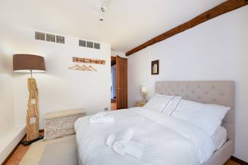 Italian Lakes 2 bedroom Apartment with fresco