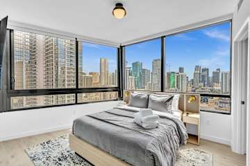 Beautiful Miami Apt Pool & Beach for 3 Guests