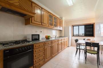 Sunny Cozy Flat w/ Terrace | São João by Host Wise photo 4