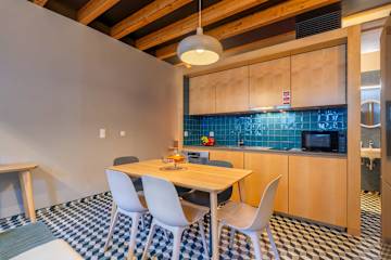 Azulejo Riverside House & Balcony by HostWise