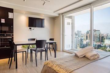 Sleek Urban Flat | Steps from Costanera Center