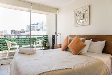 Central Chic 1BR Steps from Metro & Attractions