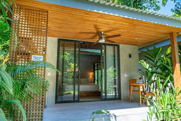 Serenity Wave Bungalow Beach & Jungle Escape + AC