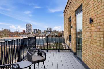 Limehouse Suites Larch photo 5