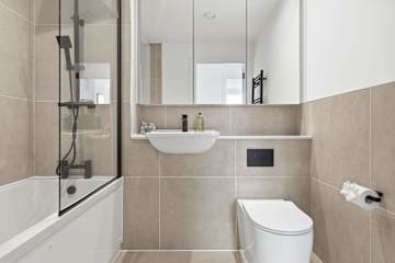Limehouse Suites Larch photo 6
