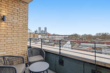 Limehouse Suites Redwood photo 7