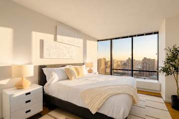 Photo #4 of River Villa | 17th-floor 4BR w/Doorman, Gym, Pool