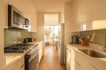 Photo #7 of River Villa | 17th-floor 4BR w/Doorman, Gym, Pool