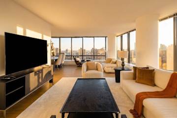 Photo #14 of River Villa | 17th-floor 4BR w/Doorman, Gym, Pool