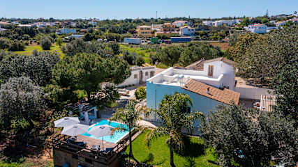 Spacious & Artistic House with Pool by HostWise photo 4