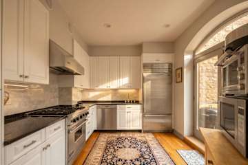 Photo #9 of Noho Triplex | 3BR Townhouse Triplex w/Private Yard