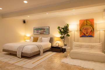 Photo #17 of Noho Triplex | 3BR Townhouse Triplex w/Private Yard