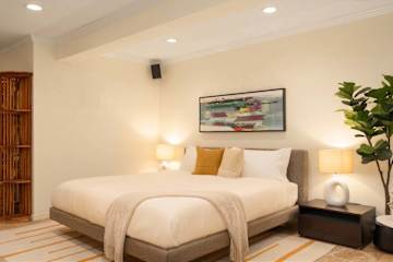 Photo #19 of Noho Triplex | 3BR Townhouse Triplex w/Private Yard