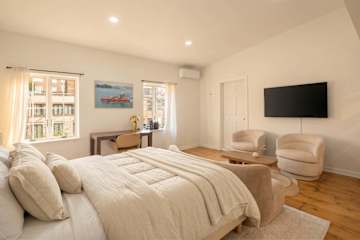 Photo #7 of Washington Loft 