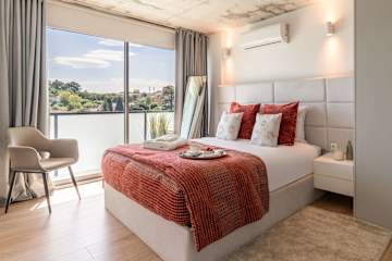 Elegant Flat with Pool and Garage by HostWise photo 3