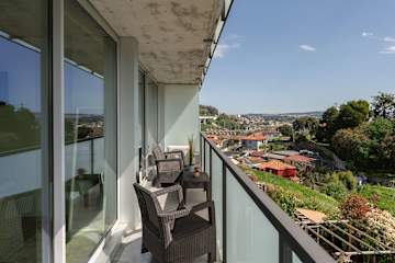 Elegant Flat with Pool and Garage by HostWise photo 4